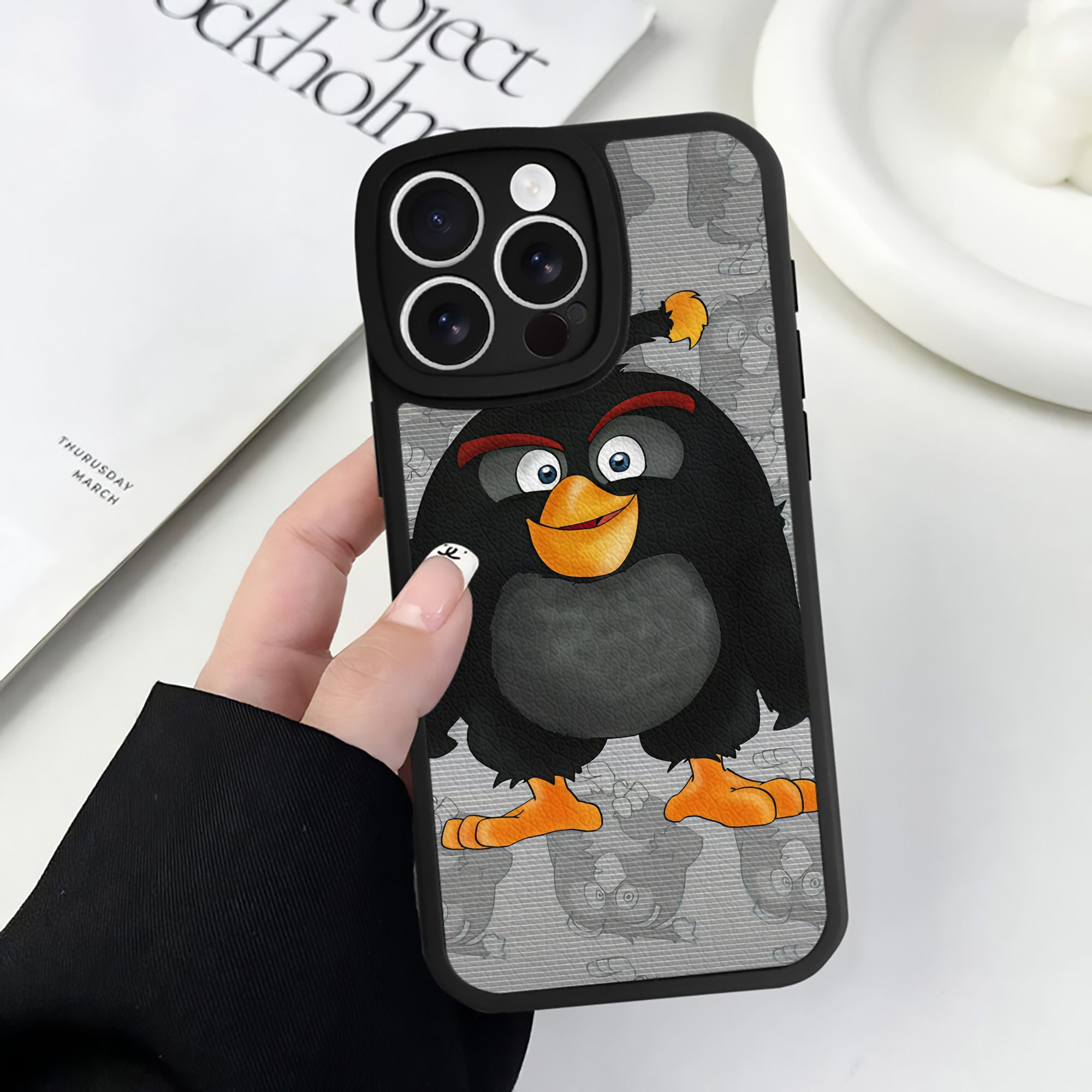 （画像用） Angry Birds アングリーバード 【iPhone 16シリーズ対応】シリコンスマホケース（レザー調） 材質：シリコン